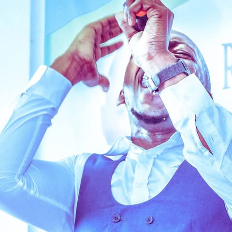 Bi Phakathi, a South African philanthropist, has been making waves on social media with his heartwarming acts of kindness towards the homeless and underprivileged. Despite his growing popularity, he remains anonymous, preferring to focus on his mission rather than seeking fame. Image: Bi Phakathi