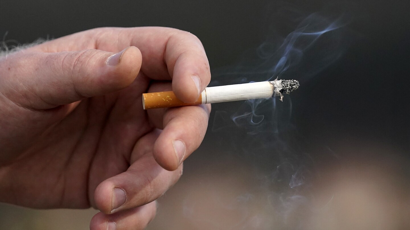 FDA floats plan to make cigarettes nonaddictive by capping nicotine levels. Image: AP.