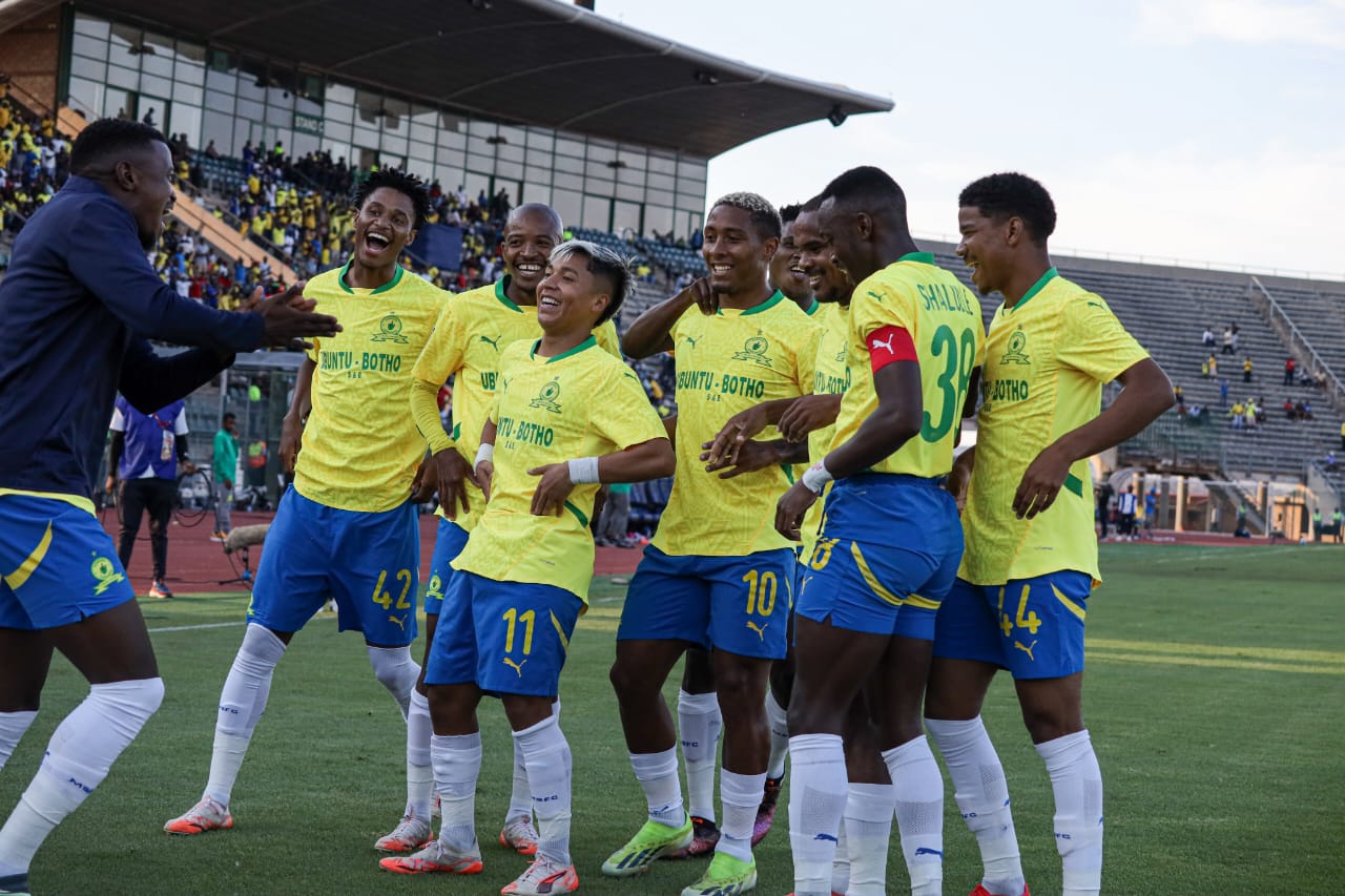 Mamelodi Sundowns bounced back from their previous loss to TS Galaxy with a convincing 4-1 win at Lucas Moripe Stadium on Saturday night.
