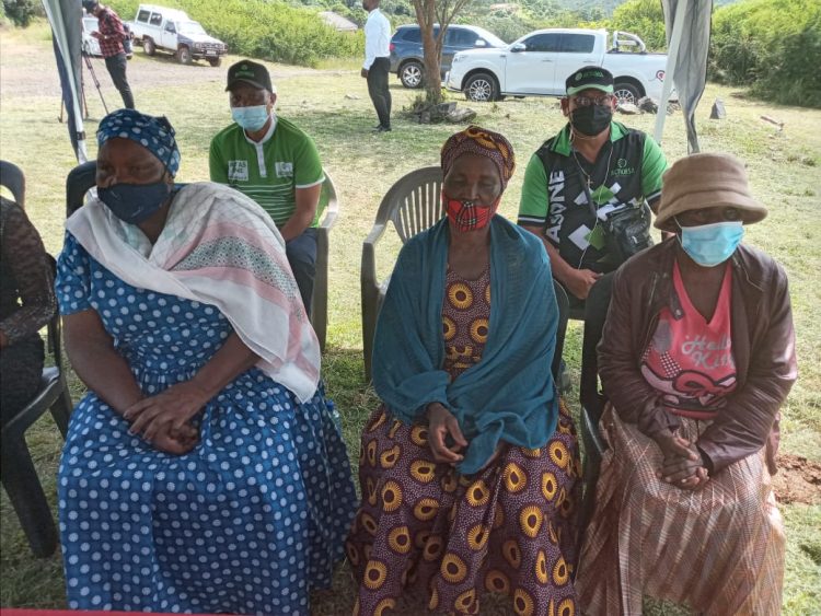 SABC-Family-members-of-trapped-Lily-Mine-workers-750x563-1