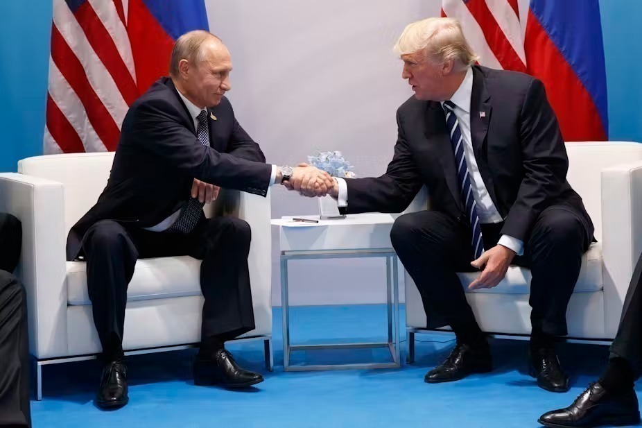 US President Donald Trump and Russian President Vladimir Putin on Wednesday agreed to begin negotiations to end the war in Ukraine. Image: AP.