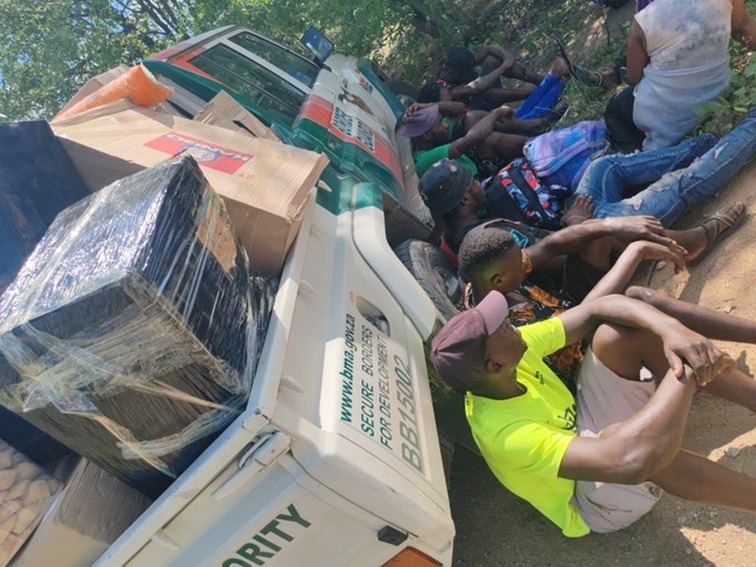 Migrants attempting to enter South Africa illegally. Image Credits : SABC News