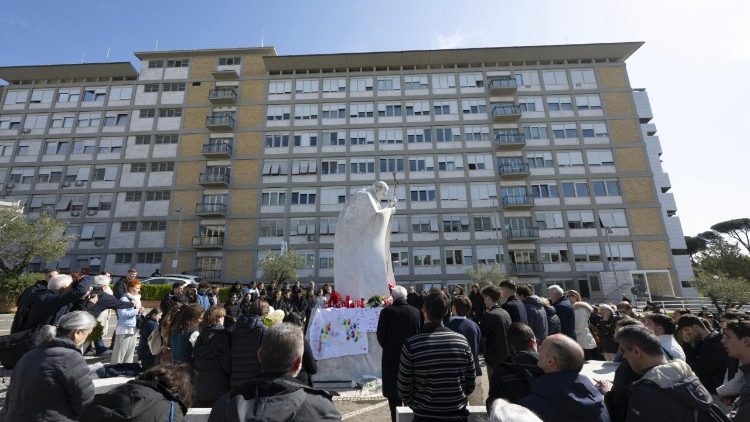 A group prays outside Rome's Gemelli hospital, where Pope Francis is currently undergoing treatment.Image: Vatican Media Division.