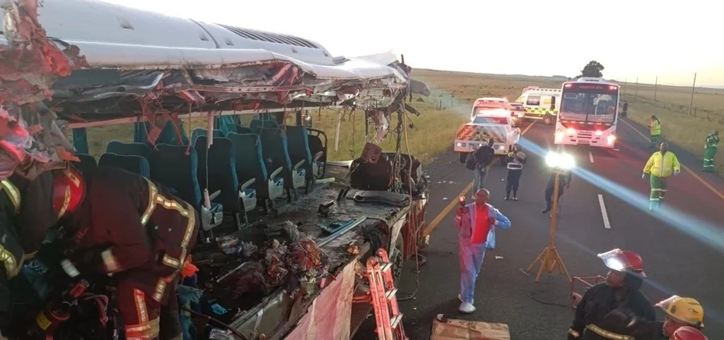Ten people were killed in a horrific bus accident in the Free State.`Image: Daily Sun.
