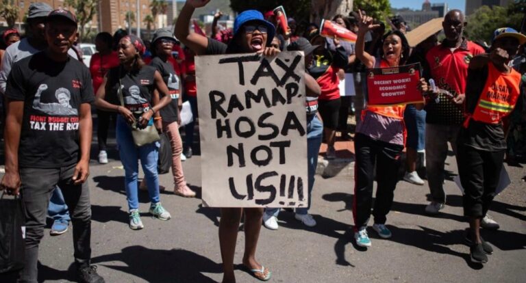 COSATU rejects the over two years 1% increase on VAT, claiming that it will harm the working and the underprivileged. Image: Zaghrah.