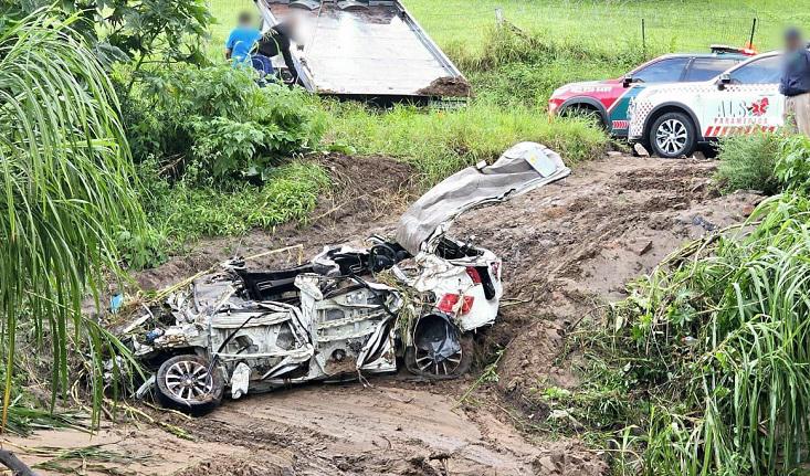 Woman found dead after her car was swept off by heavy rains. Image: SABC News.