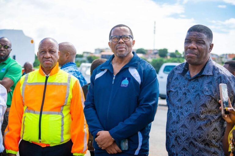 KwaZulu-Natal Premier Ntuli accompanied by EThekwini Mayor Cyril Xaba visited Inanda, Nhlungwana and Lamontville that were hardly hit by recent heavy rains. Image: EThekwini Municipality.