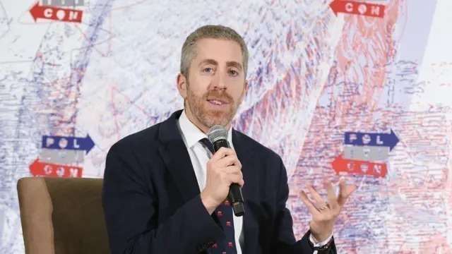 South African born Trump insider, Joel Pollack, a figure associated with Donald Trump, has been accused of disseminating divisive and damaging news regarding South Africa. Image: Getty Images.