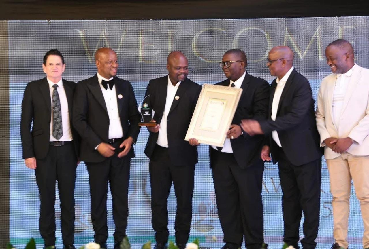 City of uMhlathuze Mayor, Cllr Xolani Ngwezi recieving an award from MEC for COGTA Reverend Thulasizwe Buthelezi and Premier Thamisanqa Ntuli in Durban. Image: City of uMhlathuze.