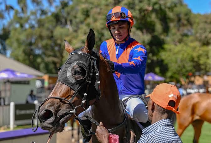 van Niekerk has promised radio silence, while the Lerena-Gates saga finally reaches a verdict. Image: Sporting Post.