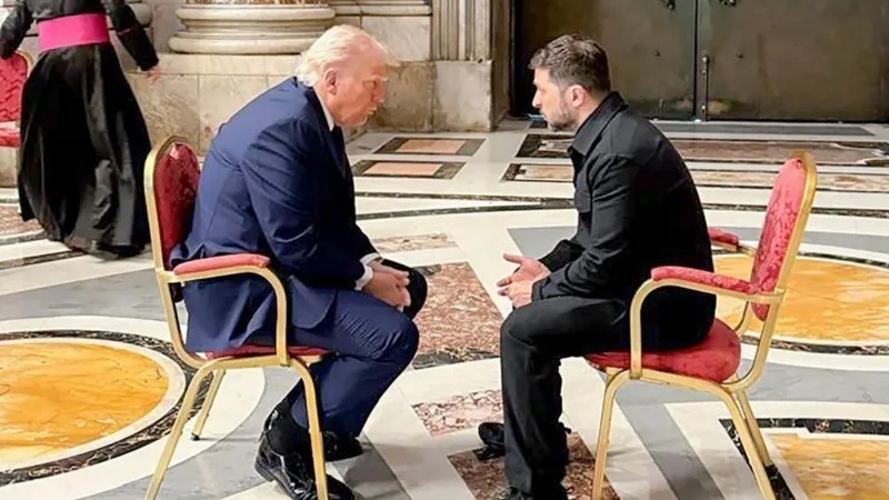 Donald Trump and Volodymyr Zelensky meet before Pope Francis's funeral in St. Peter's Basilica. Image: Andriy Yermak.