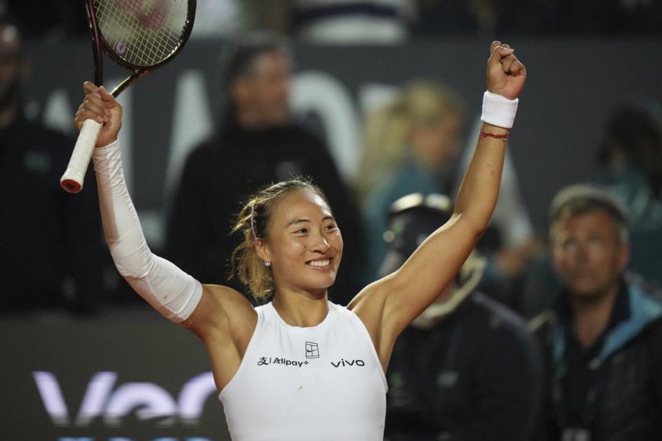 Zheng Qinwen celebrates her breakthrough win. Image: Times Colonist.