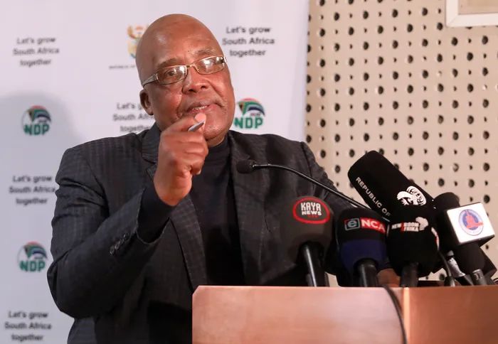 Health Minister Dr. Aaron Motsoaledi addresses the media, assuring the public that South Africa’s HIV/AIDS programmes remain stable despite international funding cuts. Source Image: Oupa Mokoena / Independent Newspapers