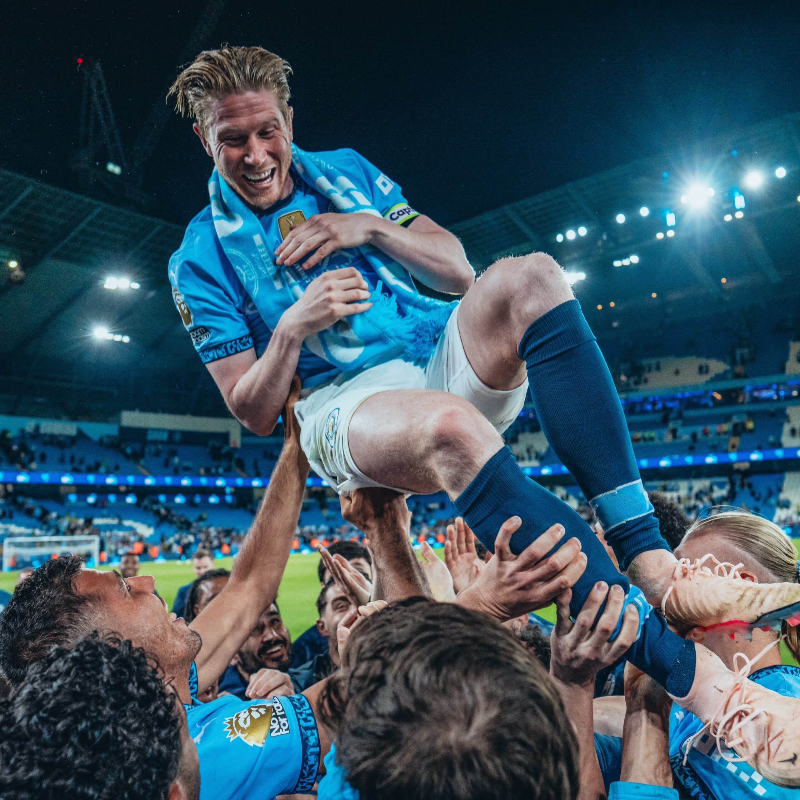 Manchester City bid a fitting farewell to their Belgian maestro Kevin De Bruyne after a decade of magic at the Etihad Stadium. De Bruyne's last home game against Bournemouth ended in a 3-1 win for City, with the legend being honored with a guard of honor, heartfelt tributes, and the announcement of a statue in his name outside the stadium. Source image: Manchester City