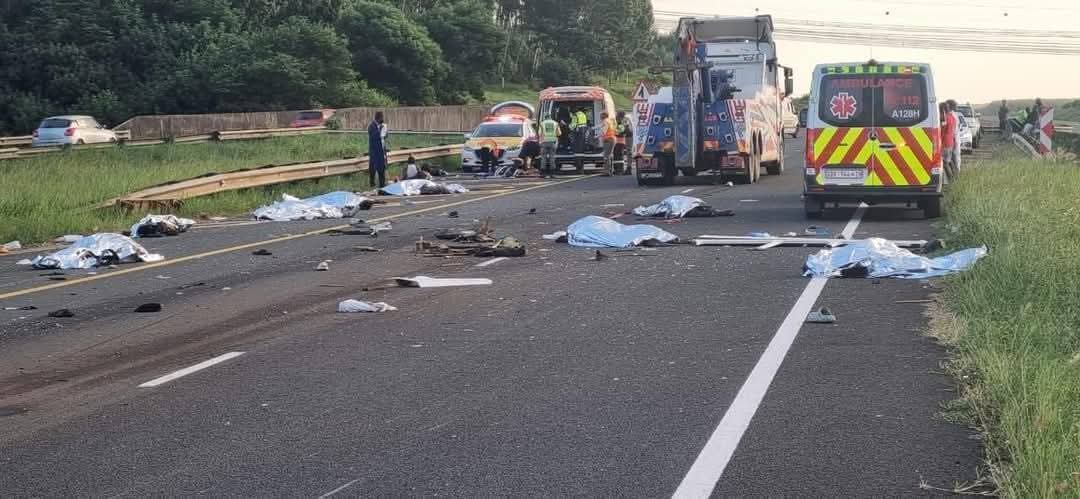 A tow truck rear-ended a bakkie, resulting in nine people losing their lives in a horrific accident in Empangeni. Image: Arrive Alive.