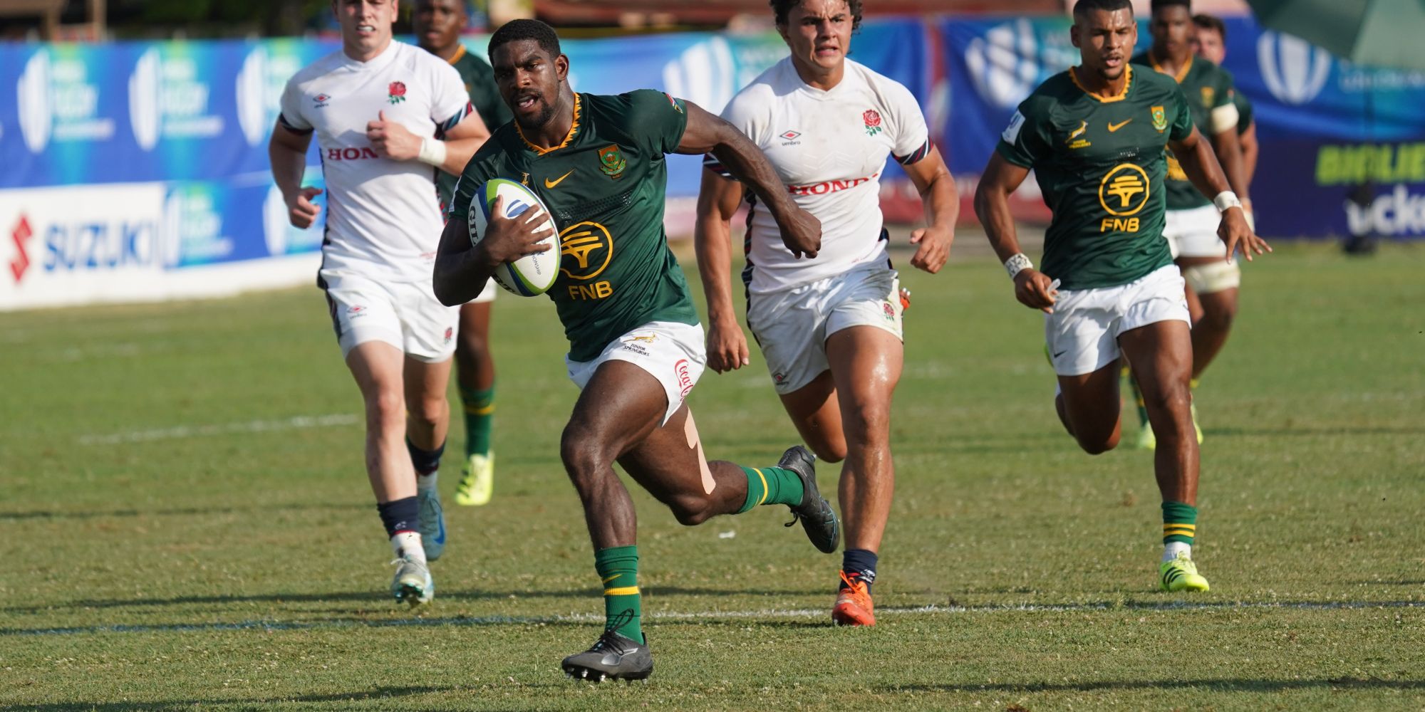 Cheswill Jooste leaves defenders in his wake as he scores a stunning solo try in Rovigo.