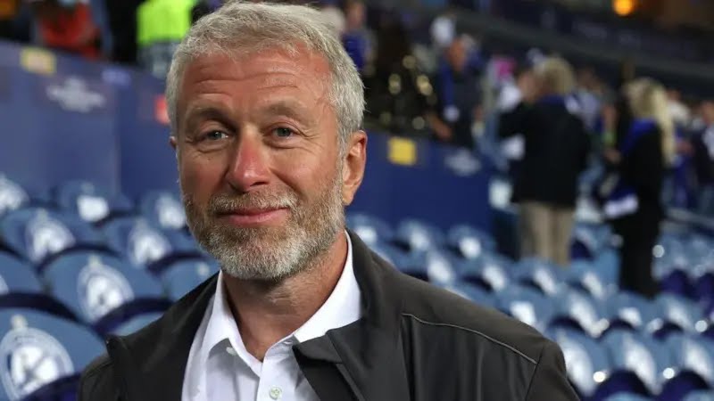 U.K. Gov threatens to take Roman Abramovich to court for funds obtained after selling Chelsea. Image: UEFA/Getty Images.