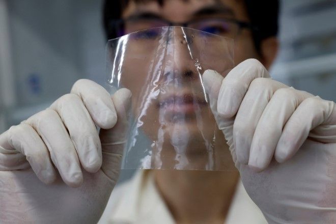 Japanese scientists create plastic that vanishes in seawater, paving way for sustainable future. Image: www.asahi.com.