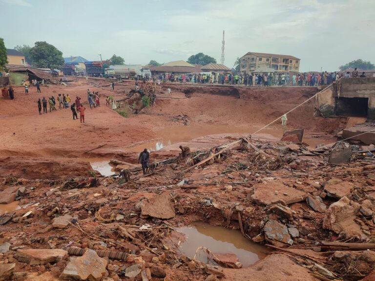Floodwaters bring despair to Nigerian town, 160 lives lost and counting. Image: AP.
