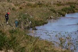 Rescue teams search for survivors and recover bodies in the aftermath of devastating floods in the Eastern Cape. Image: Yahoo.