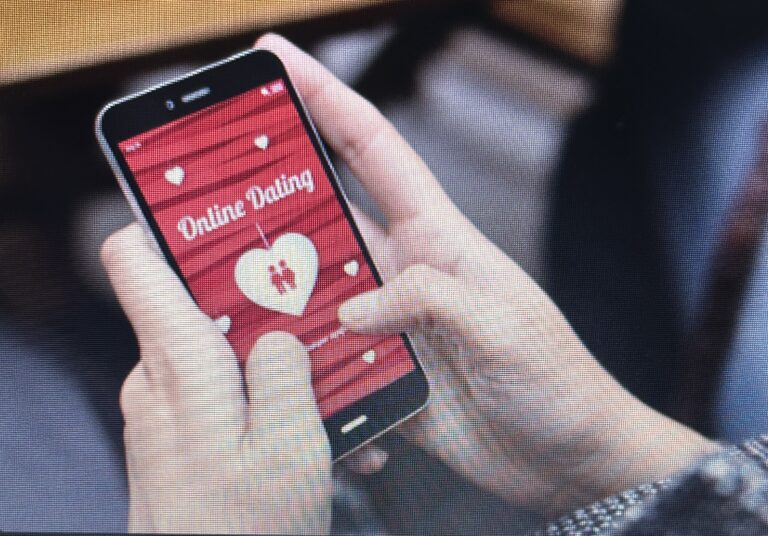 Gauteng locals warned about the dangers of online dating. Image: Unsplash