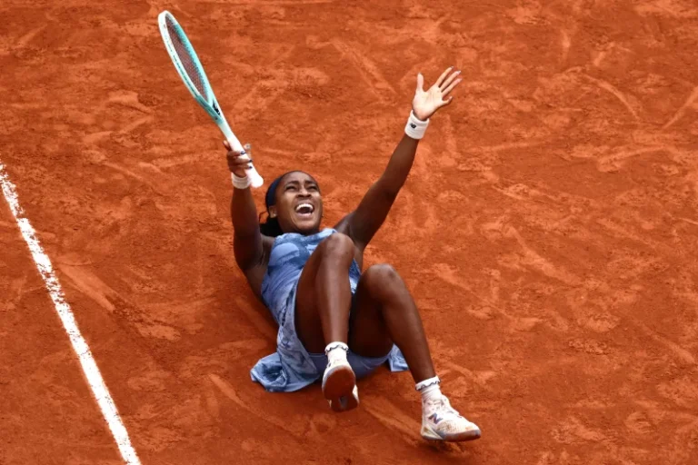 Coco Gauff lifts the French Open trophy after outlasting Aryna Sabalenka in a windswept final in Paris. Image: Thibuad Moritz/AFP via Getty Images.