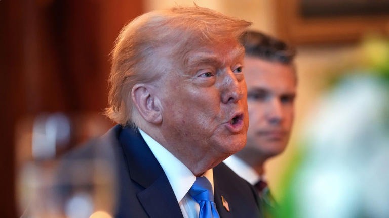 USA President Donald Trump announced he'll send Ukraine more weapons on July 7, 2025. Image: Alex Brandon/AP.