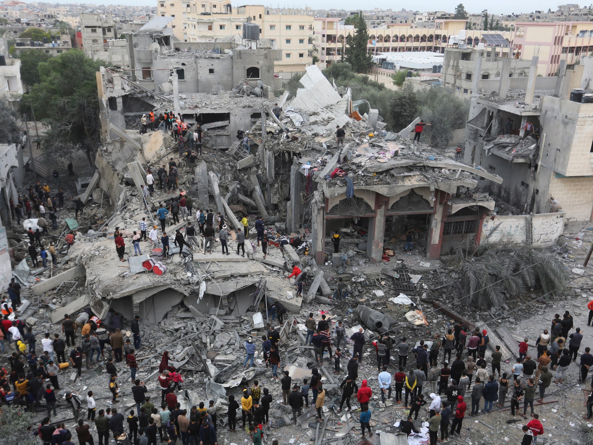 Israeli and Hamas negotiators resume indirect talks for the second day in Doha as international mediators push for a ceasefire and hostage deal amid ongoing violence in Gaza. Image: Al Jazeera.