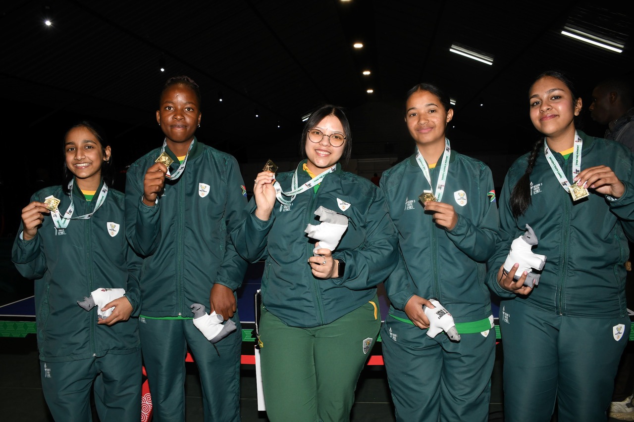 South Africa’s boys and girls table tennis teams celebrate gold at the Region 5 Youth Games in Windhoek. Image: Team South Africa.