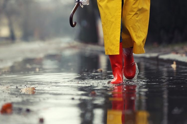 Western Cape authorities issue urgent warnings as heavy rains and rising dam levels increase the risk of flooding and hazardous coastal conditions from July 3 to 7, 2025.