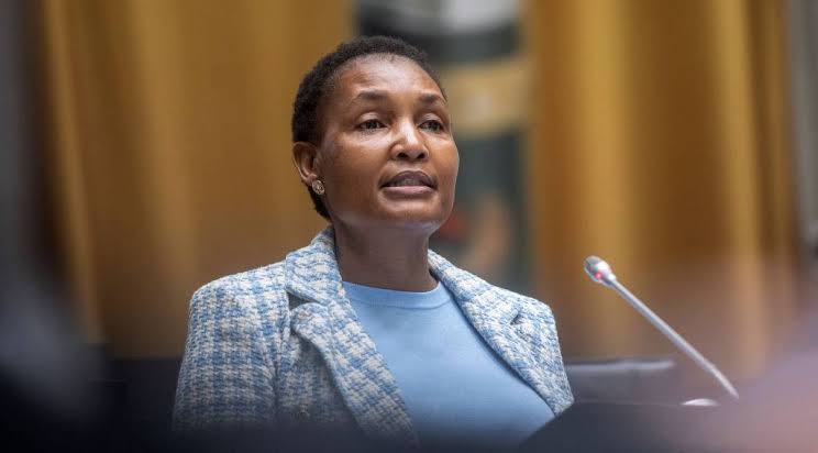 Minister of Human Settlement Thembi Simelane in hot water following criminal investigation charges laid against her.