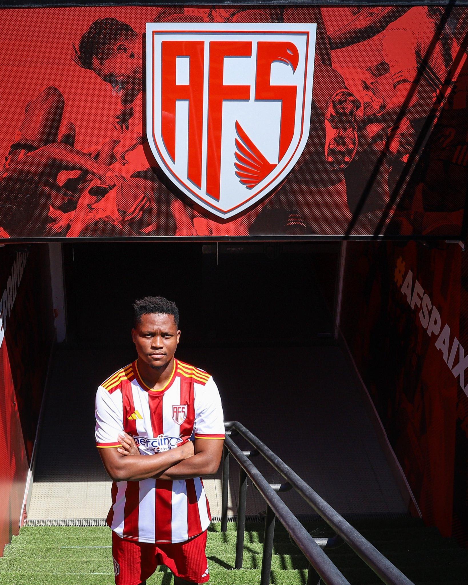 Kobamelo Kodisang aged 25 has signed with AVS Futebol Clube from Mamelodi Sundowns on a season loan.