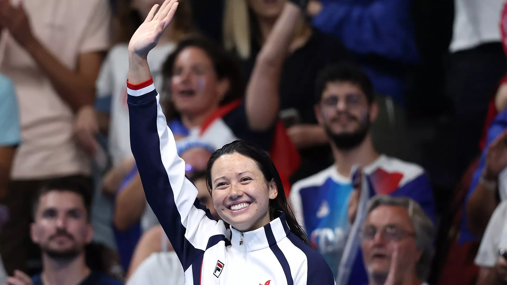 Siobhan Haughey celebrates after winning the 200m freestyle at the 2023 World Championships in Doha. Source: Getty Images