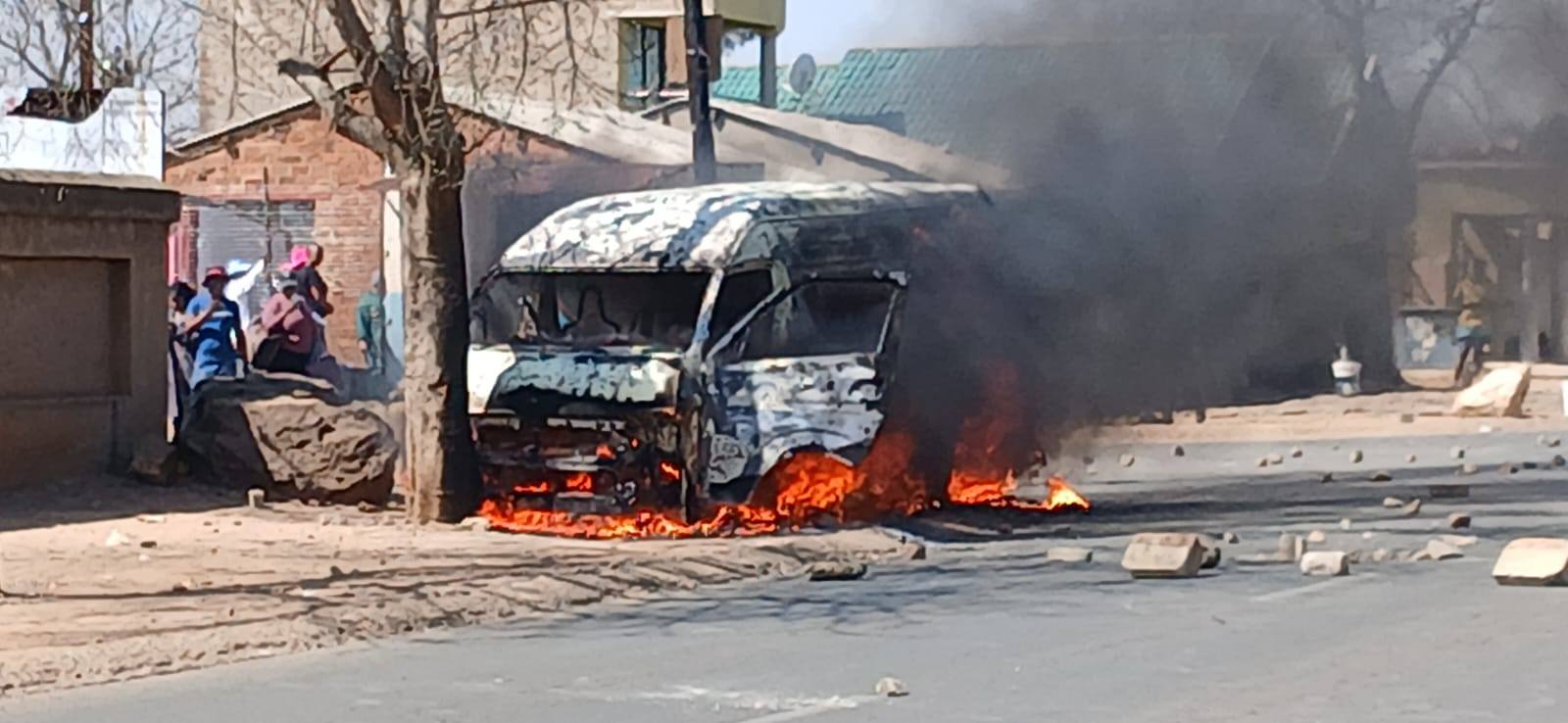 Taxi on fire in Pimvile.