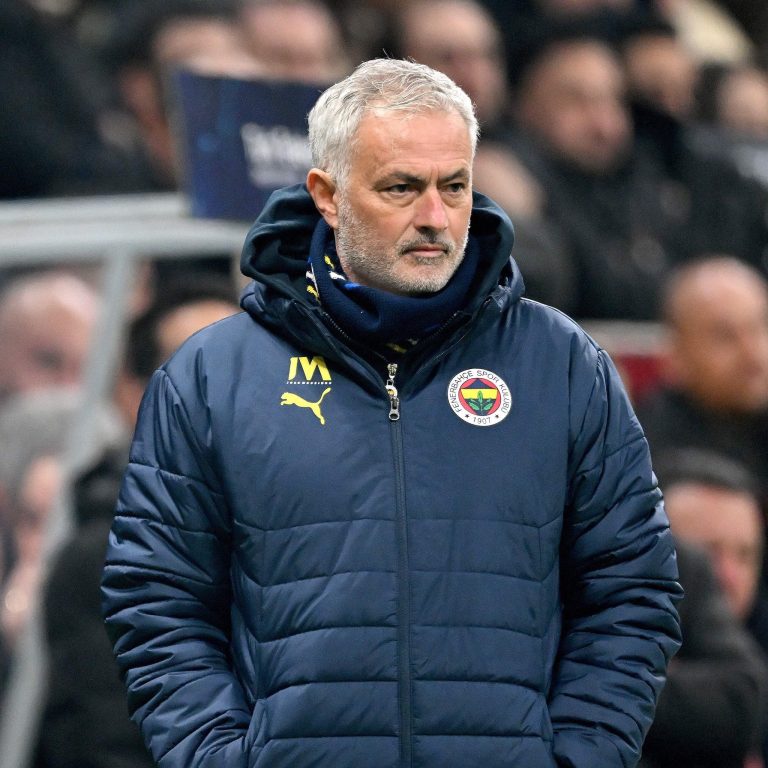 Fenerbahçe split ways with Mourhino.