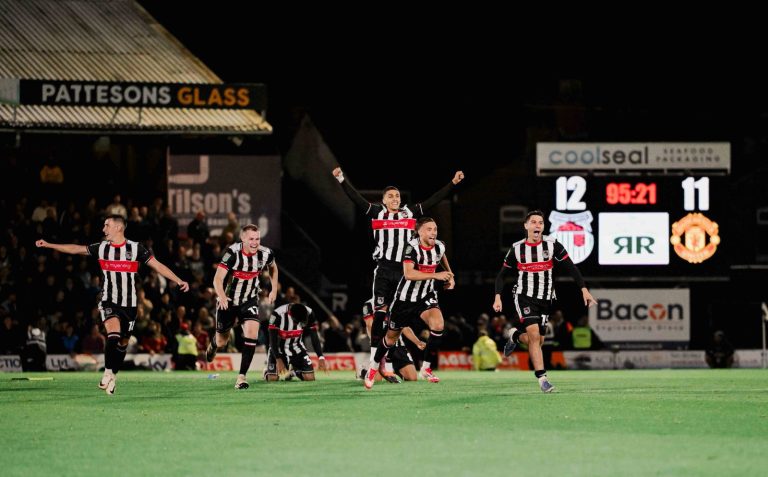 Grimsby Town players celebrates beating Man United.