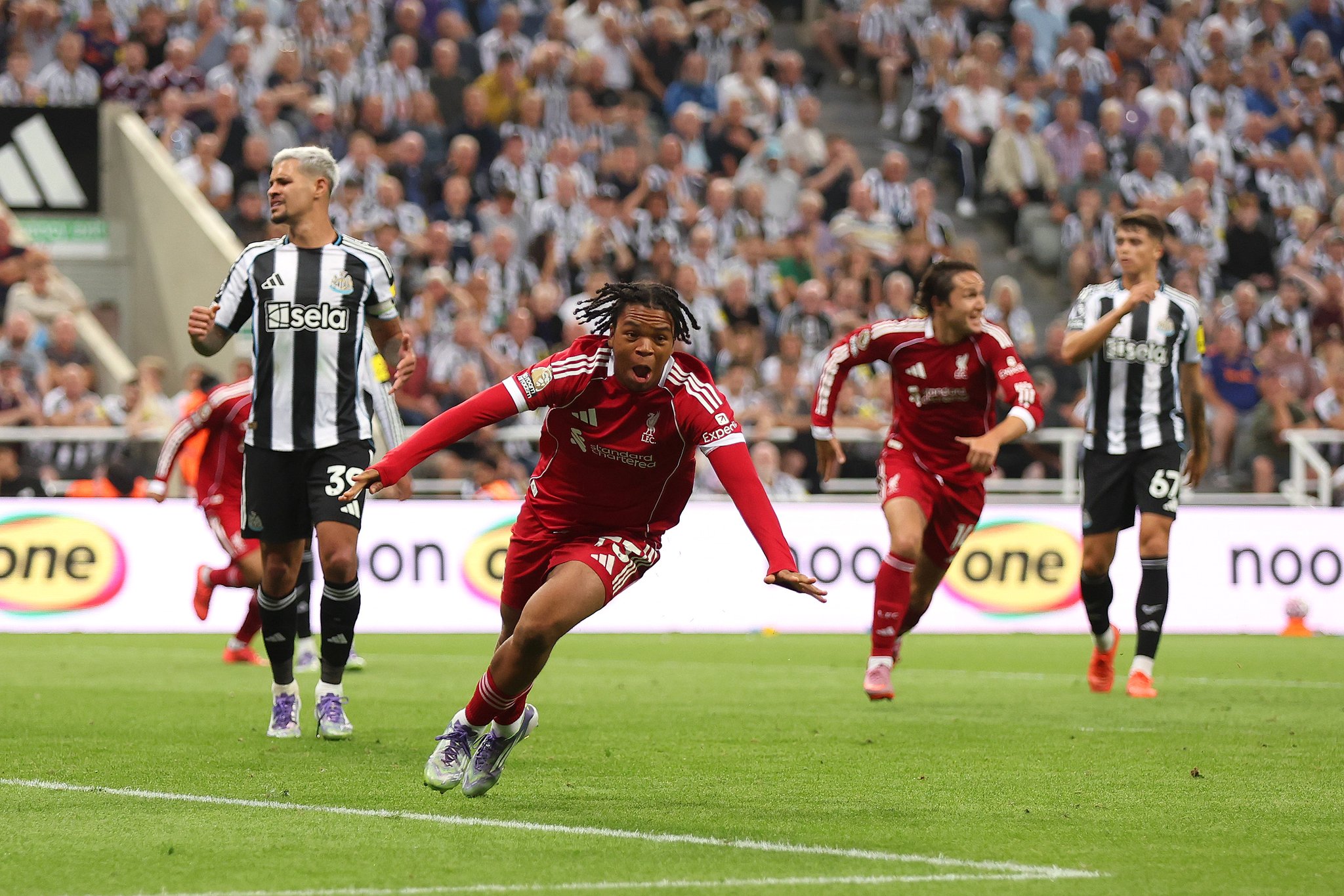 Liverpool Beats Newcastle 3-2 as Ngumoha Scores First Goal 1 Liverpool