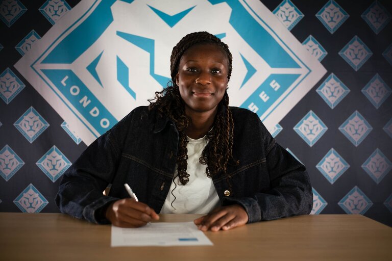 London City Lioness signs Grace