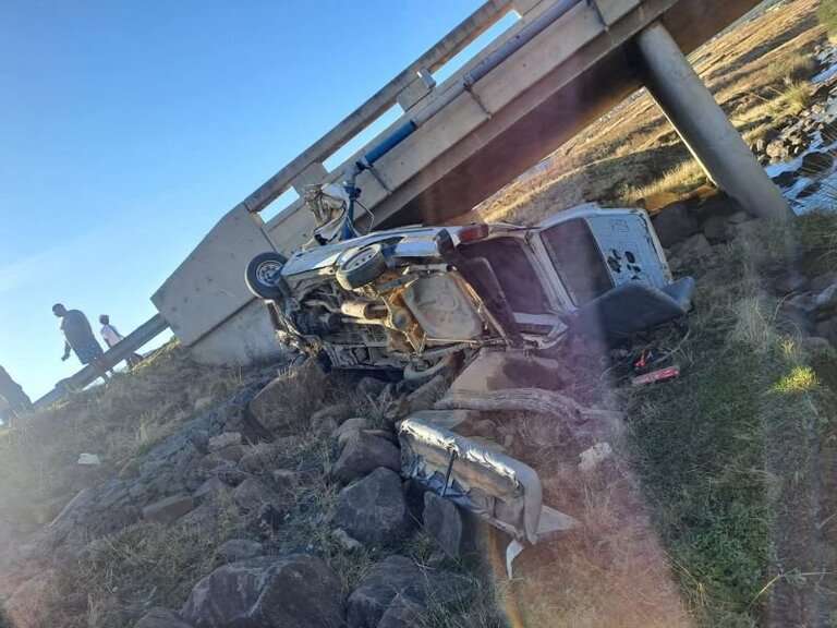 Manhunt underway for taxi driver who fled crsh scene