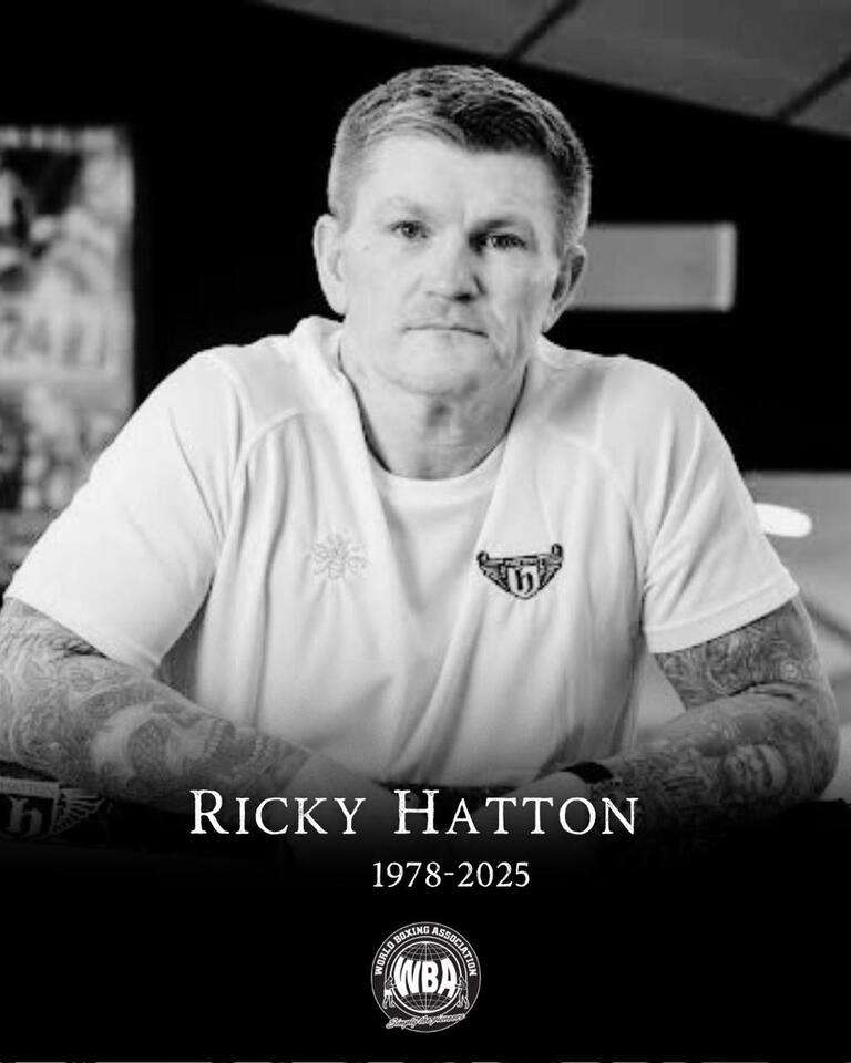 Former world boxing champion Ricky Hatton has been honoured with tributes from fans and fellow sports figures.