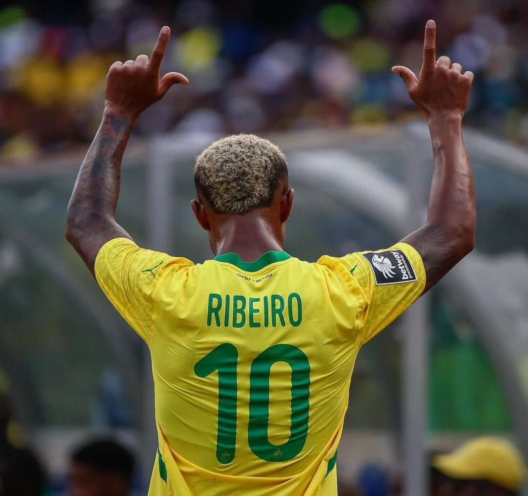 Ribeiro showing Mamelodi Sundowns sign.