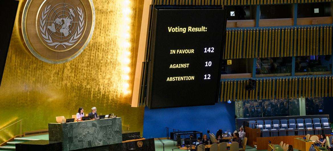 Delegates at the UN General Assembly votes for a two-state solution in Palestine