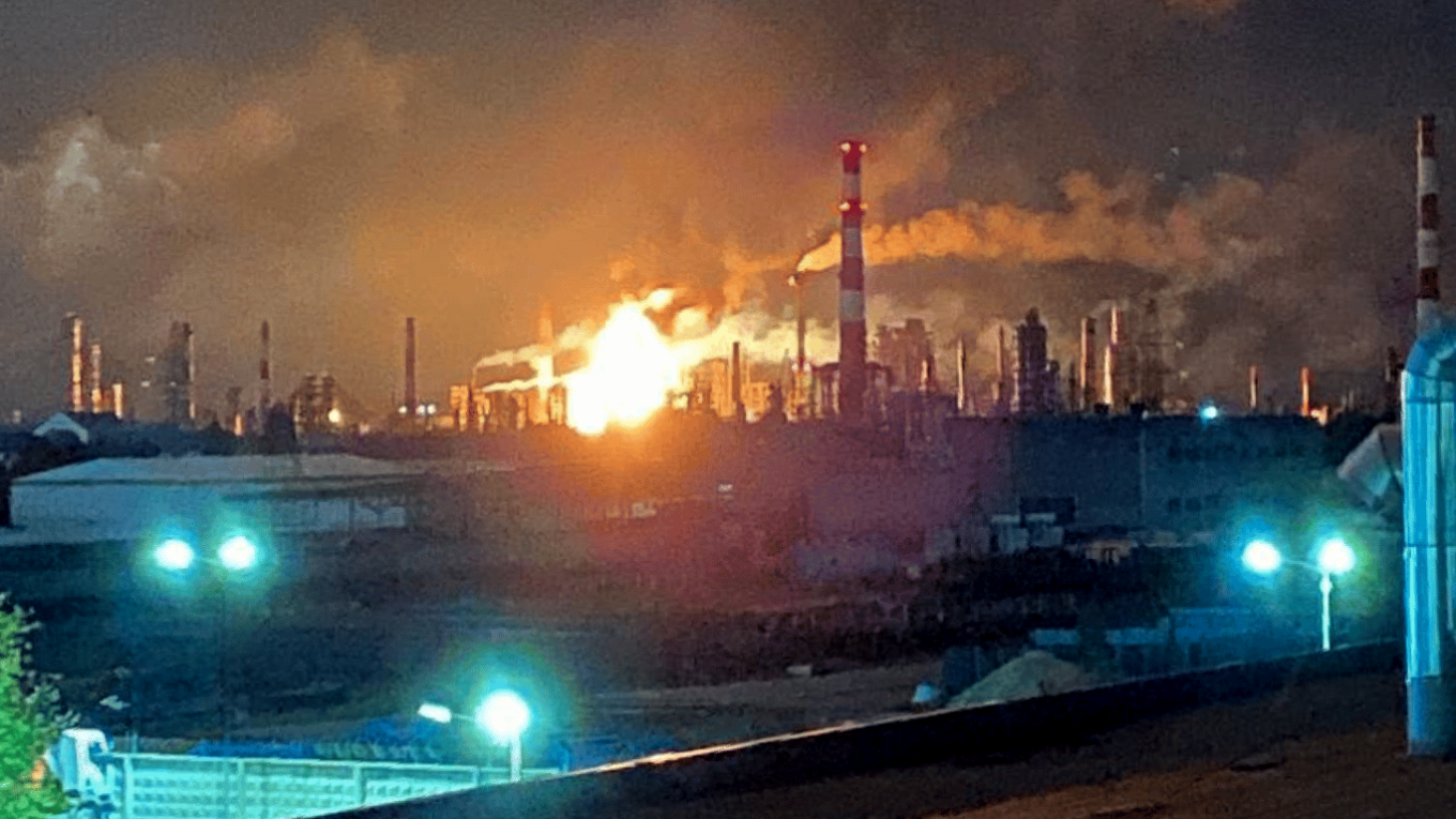 Ukraine Drones hit Russian oil refineries