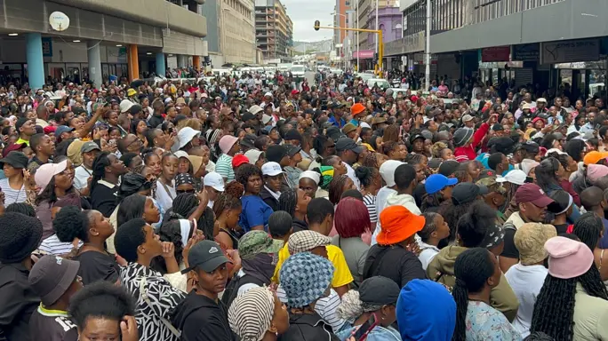 Thousands gather to suppoRT Dlamini.