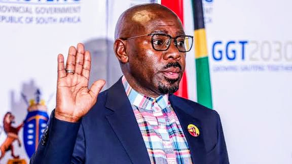 IFP Gauteng leader, Bonginkosi Dlamini resists DA gesture to have Lesufi removed. Photo by: Gauteng Province