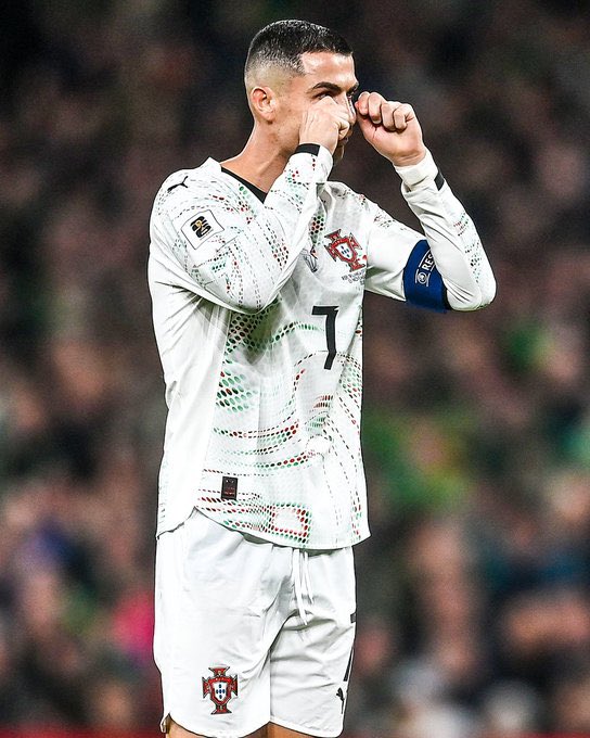 Ronaldo doing gestiures.