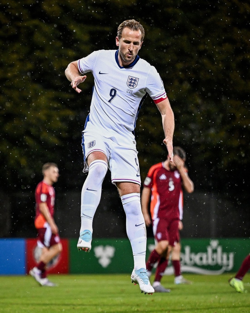 Harry Kane celebrating a goal at national level.