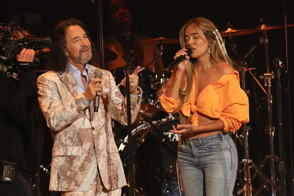 Karol G and Marco Antonio SolÃs perform a duet.
