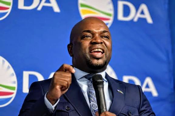 DA Gauteng leader, Solly Msimanga administers Panyaza Lesufi's oust and seeks support from neighboring parties. Photo by:  Nigel Sibanda