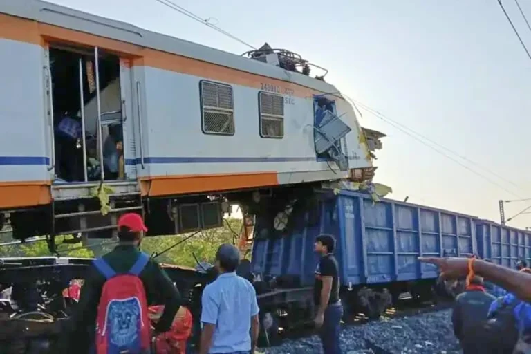 Train Crash kills 11 people